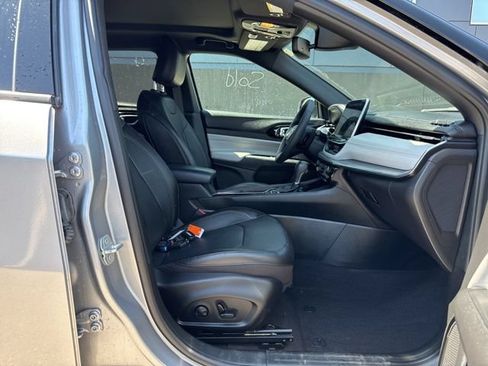 Used 2023 Jeep Compass Limited w/ Elite Group AWD/4WD image 10