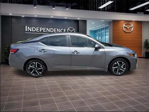 Used 2024 Nissan Sentra SV FWD image 7
