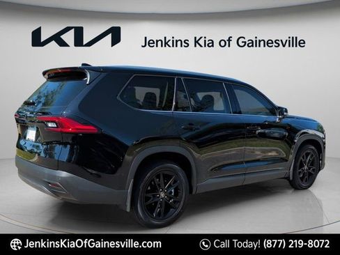 Used 2024 Toyota Grand Highlander Limited image 3