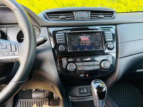 Used 2020 Nissan Rogue SV image 21