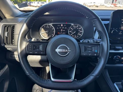 Used 2023 Nissan Pathfinder SL w/ Black Appearance Package AWD/4WD image 18