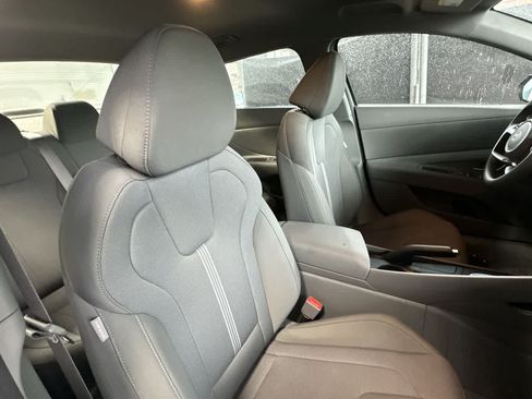 Used 2026 Hyundai Elantra SE FWD image 27