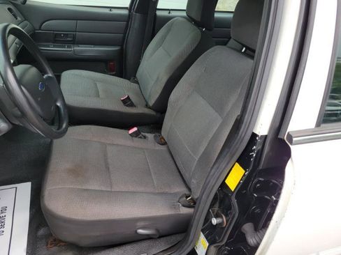 Used 2008 Ford Crown Victoria Police Interceptor RWD image 3