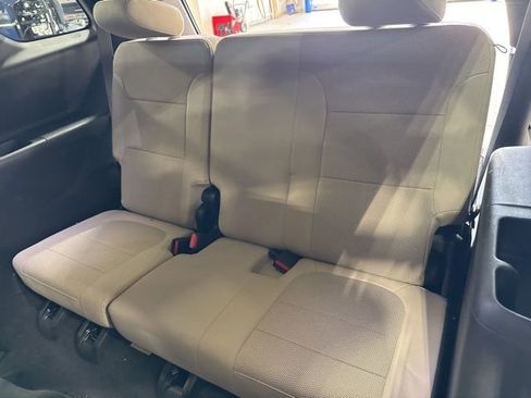 Used 2023 Chevrolet Traverse LS image 28