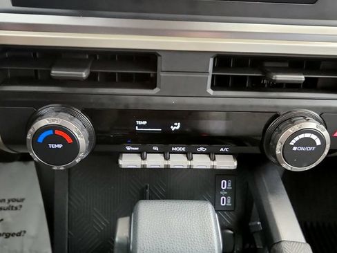 Certified 2025 Toyota Tacoma SR5 AWD/4WD image 29