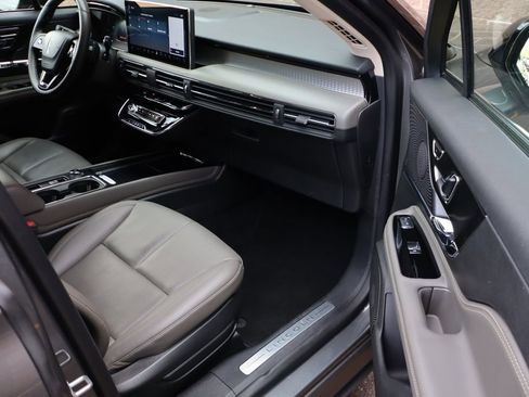 Used 2023 Lincoln Corsair AWD w/ Equipment Group 101A image 47
