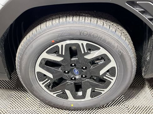Certified 2025 Subaru Forester Premium AWD/4WD image 23
