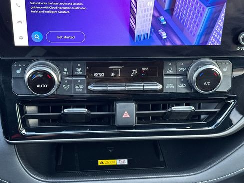 Used 2023 Toyota Highlander XLE image 24