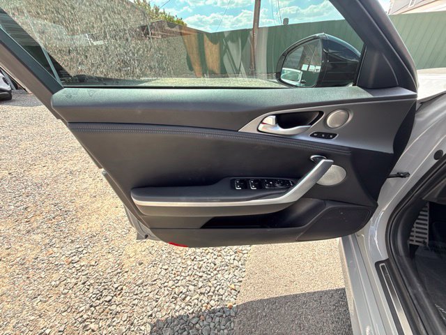 Used 2020 Kia Stinger GT1 RWD image 7
