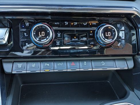 Used 2025 GMC Sierra 2500 Denali Ultimate image 40