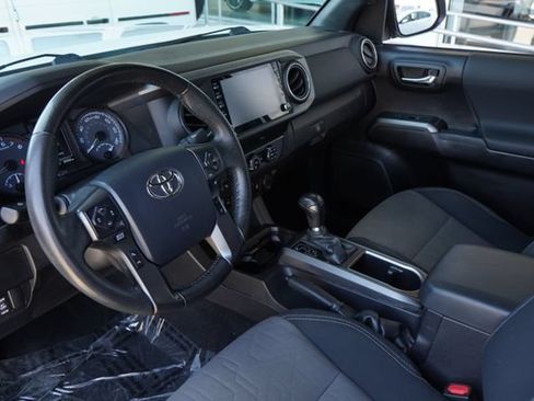 Used 2020 Toyota Tacoma TRD Off-Road w/ Technology Package AWD/4WD image 28