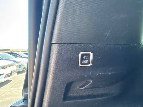 Used 2024 Jeep Wagoneer L Series II w/ Flexible Seating Group AWD/4WD image 7