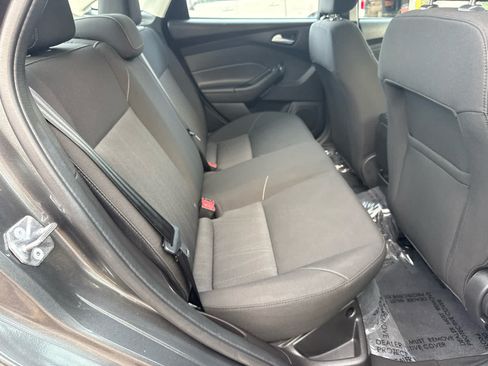 Used 2018 Ford Focus SE FWD image 14