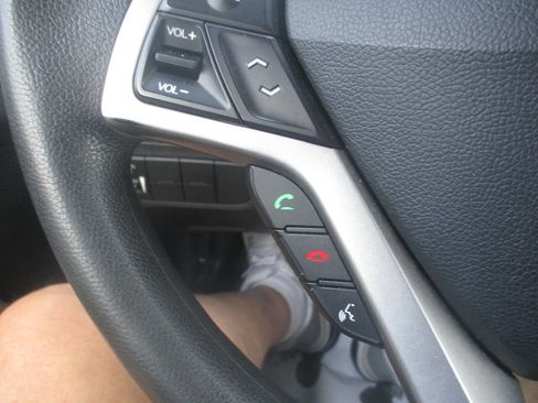 Used 2012 Hyundai Veloster image 25