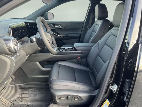 New 2026 Chevrolet Equinox LT w/ Convenience Package II AWD/4WD image 11