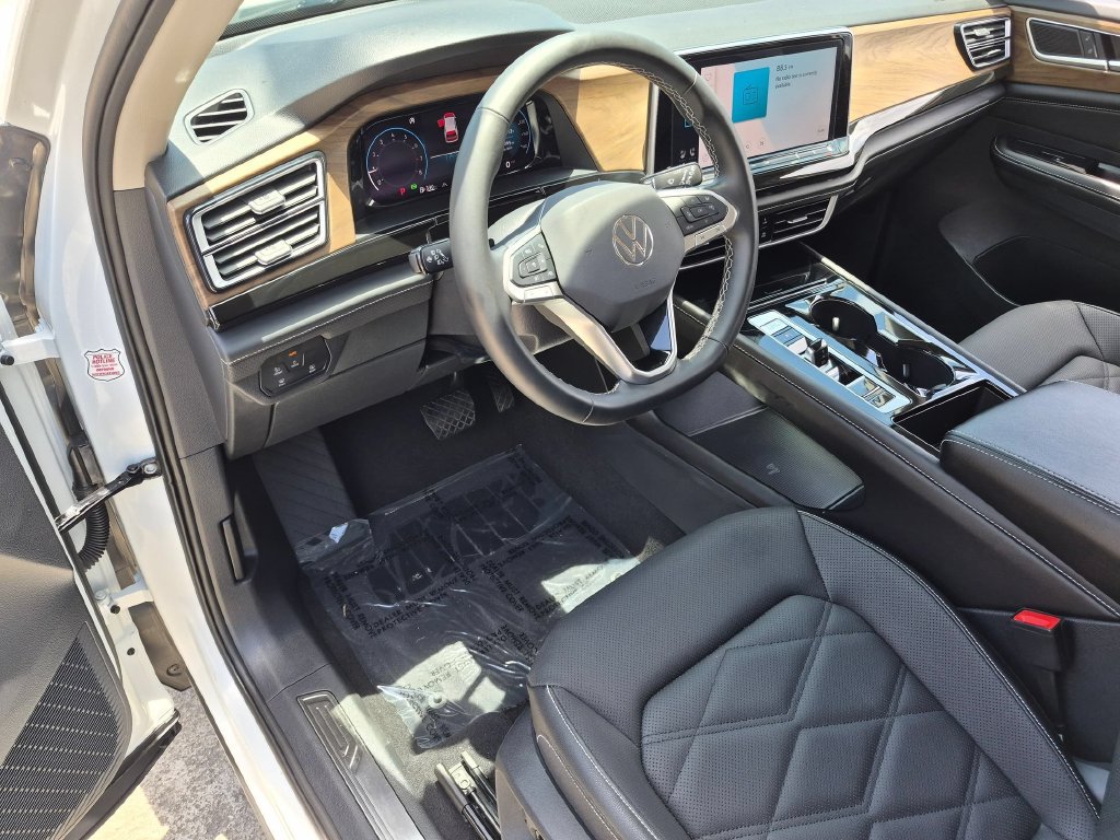 Used 2025 Volkswagen Atlas SE FWD image 11