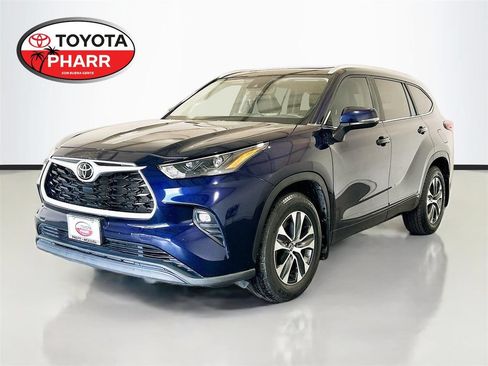 Used 2023 Toyota Highlander XLE FWD image 1