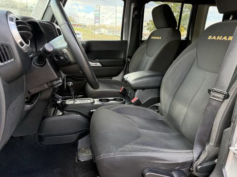 Used 2015 Jeep Wrangler Unlimited Sahara w/ Connectivity Group image 10
