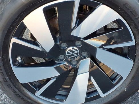 Certified 2024 Volkswagen Atlas Cross Sport SE image 5