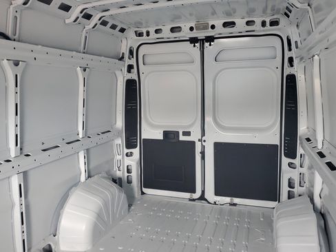 Used 2025 RAM ProMaster 2500 w/ Storage Group image 20