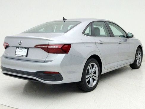 Used 2024 Volkswagen Jetta SE image 5
