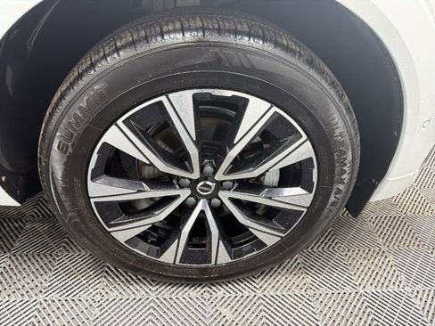 Used 2023 Volvo XC60 B5 Plus w/ Climate Package AWD/4WD image 7