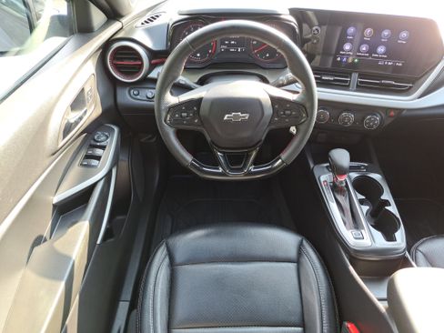 Used 2024 Chevrolet Trax RS w/ Sunroof Package image 9