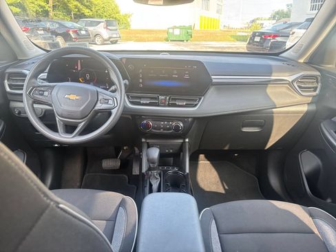 Used 2025 Chevrolet TrailBlazer LT FWD image 32