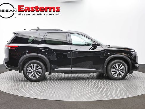 Used 2023 Nissan Pathfinder SL AWD/4WD image 4