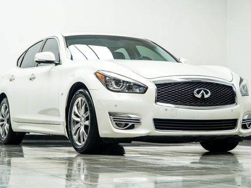Used 2015 INFINITI Q70 3.7 RWD image 4