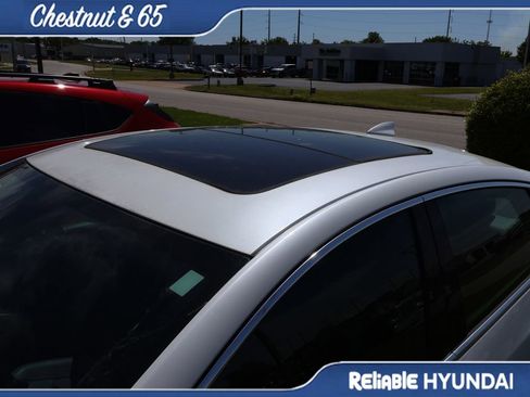 Used 2016 Chevrolet Malibu Premier w/ Driver Confidence Package II FWD image 13