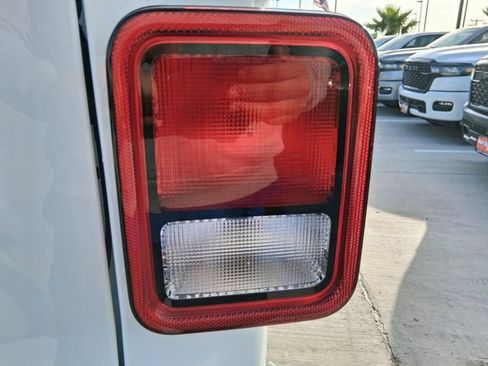 New 2026 Jeep Gladiator Mojave AWD/4WD image 9