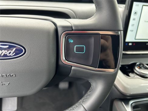 Certified 2025 Ford Expedition Active image 14