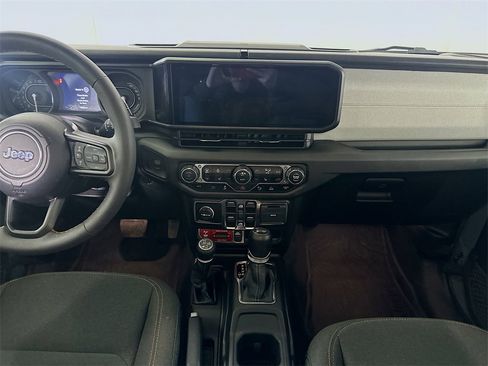 Used 2024 Jeep Wrangler Unlimited image 18