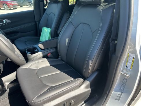 New 2026 Chrysler Pacifica Select image 61