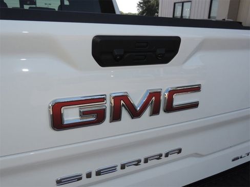 New 2026 GMC Sierra 1500 SLT image 16