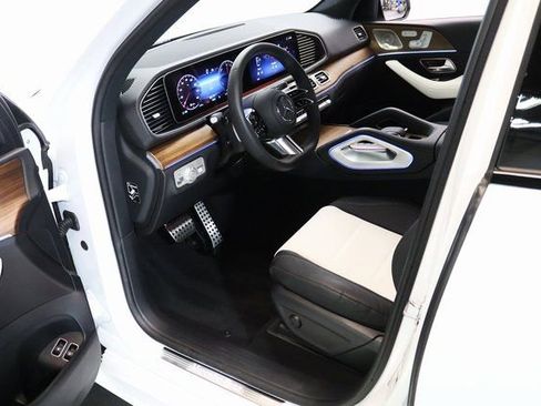 Used 2025 Mercedes-Benz GLE 450e 4MATIC w/ AMG Line Interior image 21