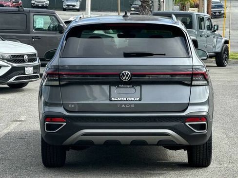 Used 2025 Volkswagen Taos SE FWD image 5