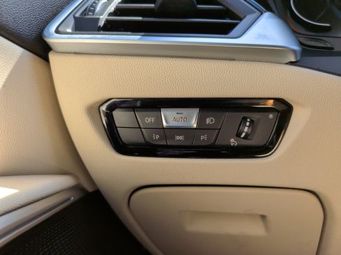 Used 2020 BMW 330i Sedan w/ Convenience Package image 23