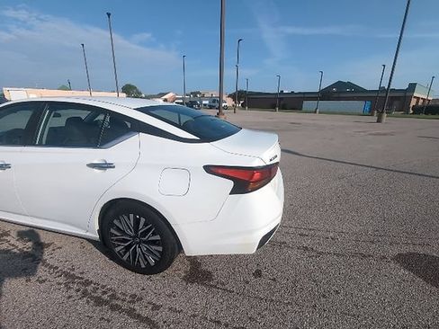 Used 2025 Nissan Altima 2.5 SV FWD image 7