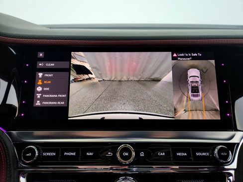 Used 2023 Bentley Flying Spur V8 image 22