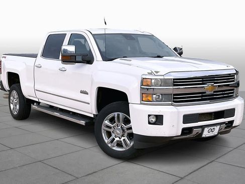 Used 2015 Chevrolet Silverado 2500 High Country w/ Duramax Plus Package AWD/4WD image 4