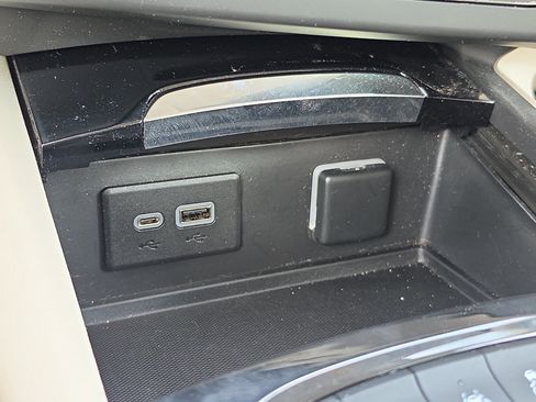 Used 2022 Buick Envision Essence w/ Safety Package FWD image 27