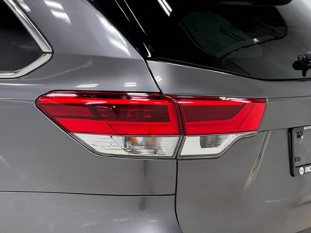 Used 2019 Toyota Highlander XLE AWD/4WD image 37