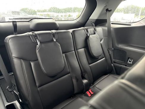 Used 2023 Ford Explorer XLT w/ Equipment Group 202A AWD/4WD image 18