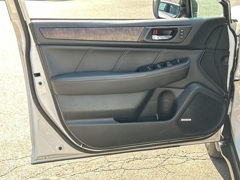 Used 2018 Subaru Outback 2.5i Limited image 11