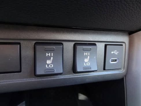 Used 2025 Toyota Corolla Cross XLE image 13