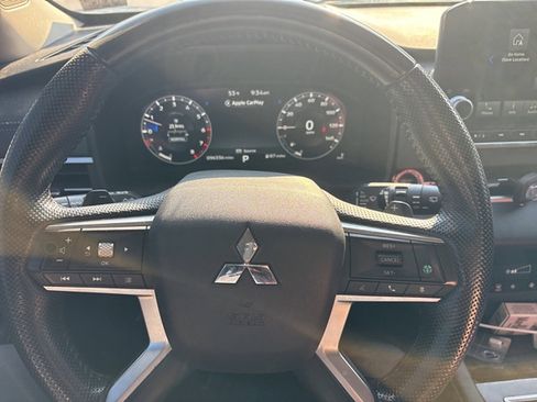 Used 2022 Mitsubishi Outlander SE image 14