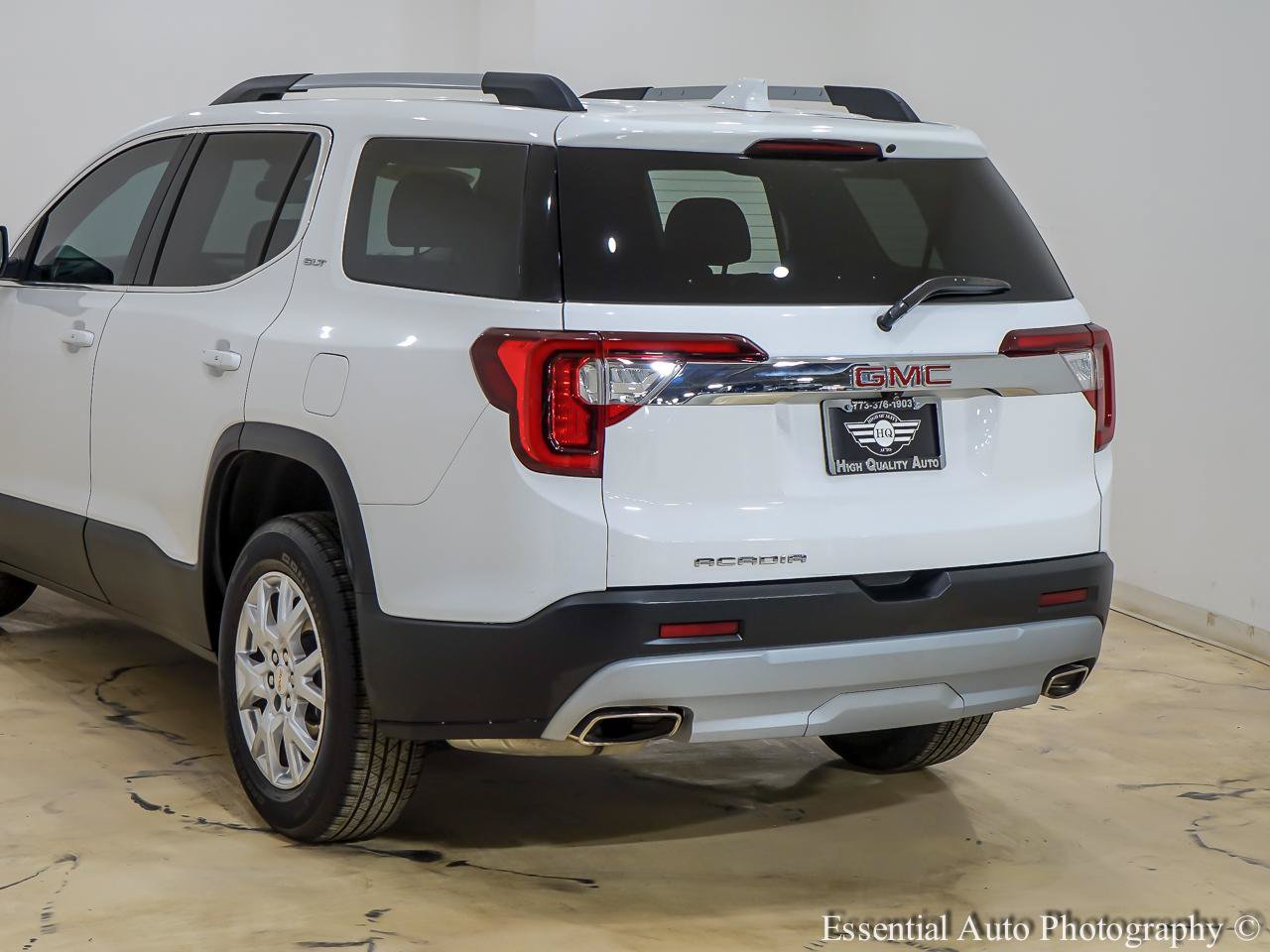 Used 2023 GMC Acadia SLT FWD image 9