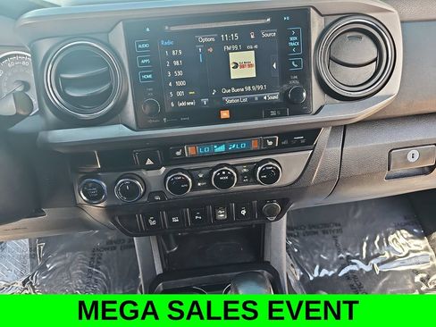Used 2017 Toyota Tacoma TRD Sport AWD/4WD image 19